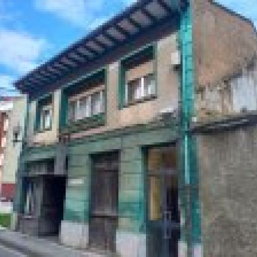 Edificio en el casco urbano de VILLAVICIOSA  (LOC
