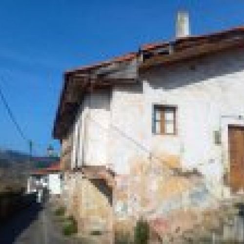Casa de piedra para rehabilitar en Santolaya de CABRANES  (REAB