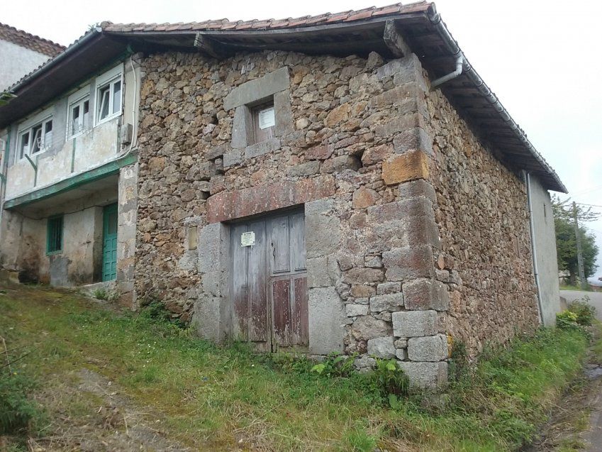 Finca Edificable y Llagar de piedra en VILLAVICIOSA  (FIN
