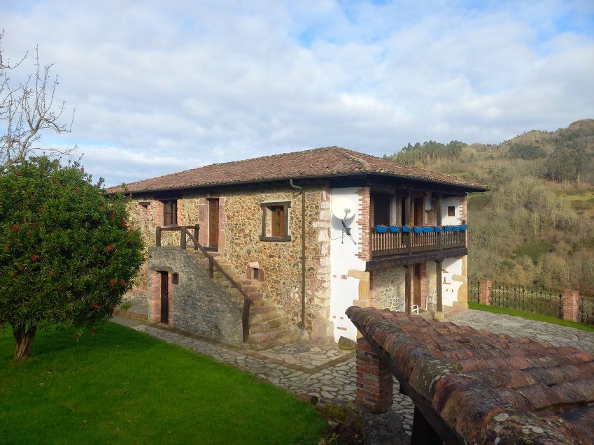 Casona de piedra rehabilitada en CABRANES  (CAS
