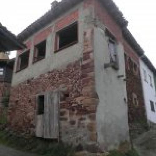 Casa de piedra semi rehabilitada en VILLAVICIOSA (REAB