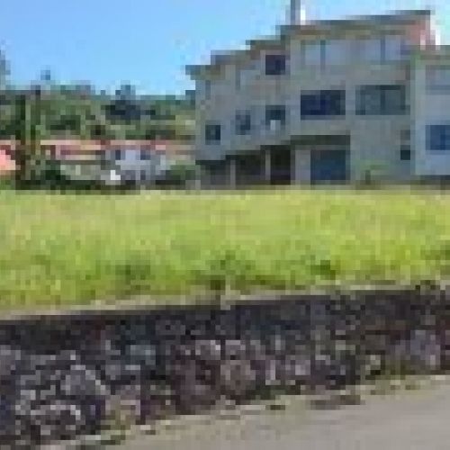 Finca edificable en el centro del casco urbano de Santolaya   CABRANES  (FIN
