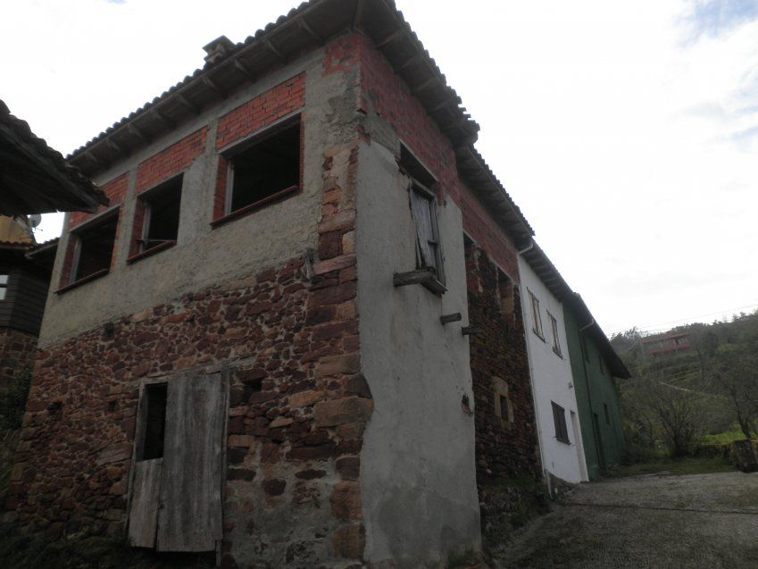 Casa de piedra semi rehabilitada en VILLAVICIOSA (REAB