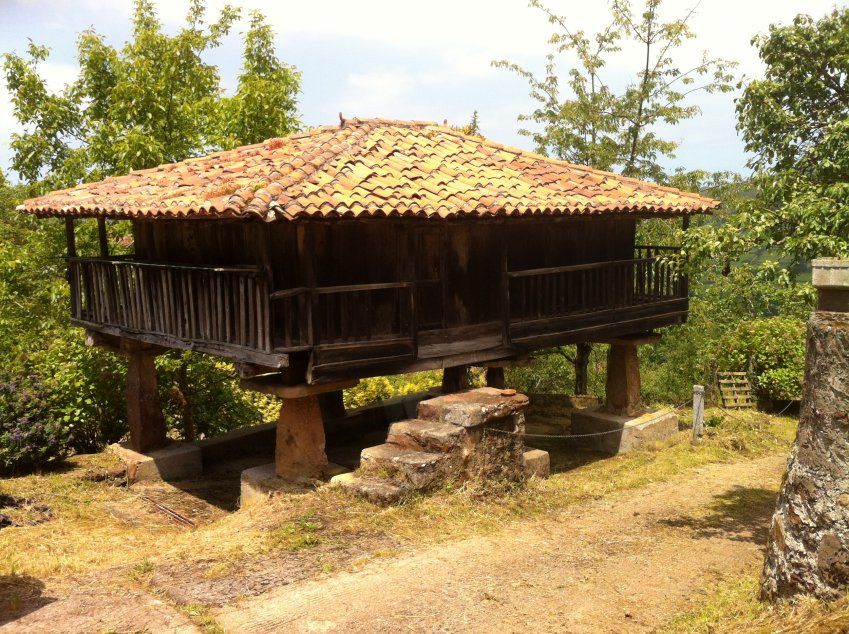 Casa de piedra reformada en VILLAVICIOSA  (CAS