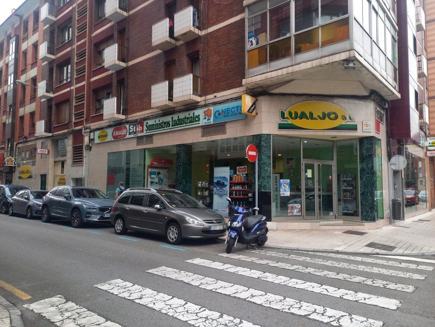 Local comercial céntrico con Almacén y Oficinas en GIJÓN  (LOC