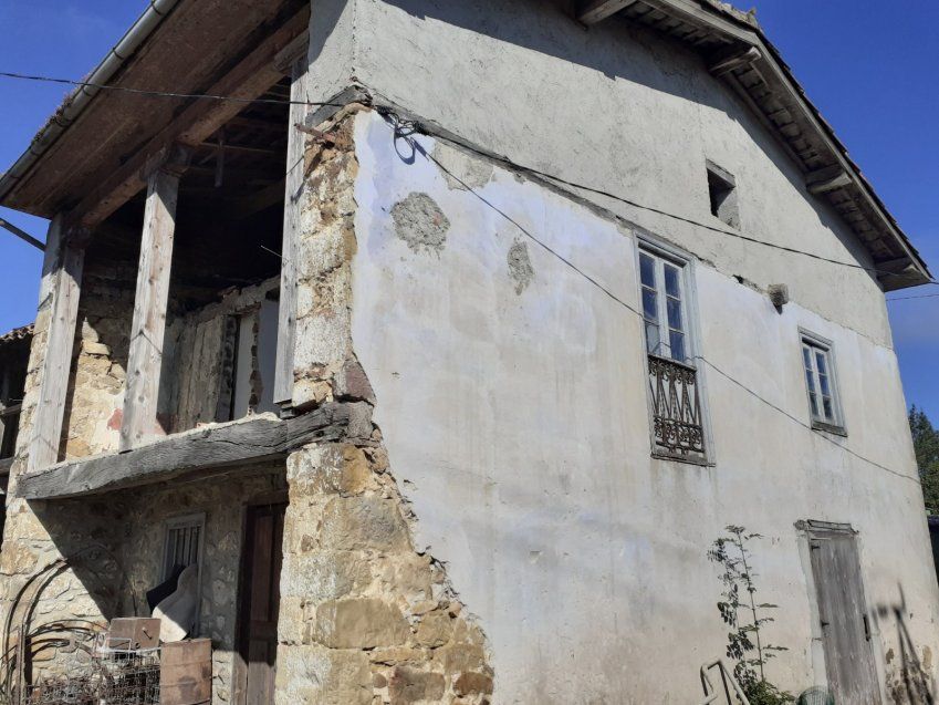 Casa de piedra para rehabilitar en CABRANES  (REAB