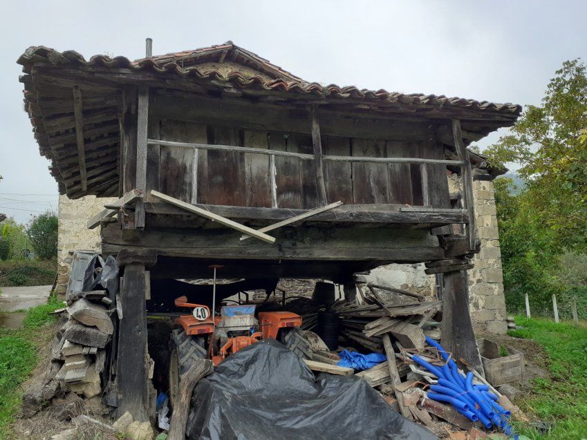 Casa de piedra y Cuadra para rehabilitar en CABRANES  (REAB
