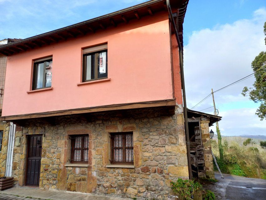 Casa de piedra en Torazo   CABRANES  (CAS