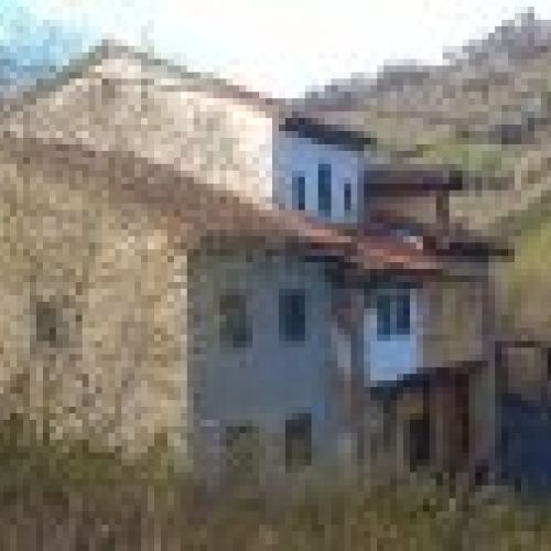 Casa de piedra para rehabilitar en CABRANES (REAB.0182)