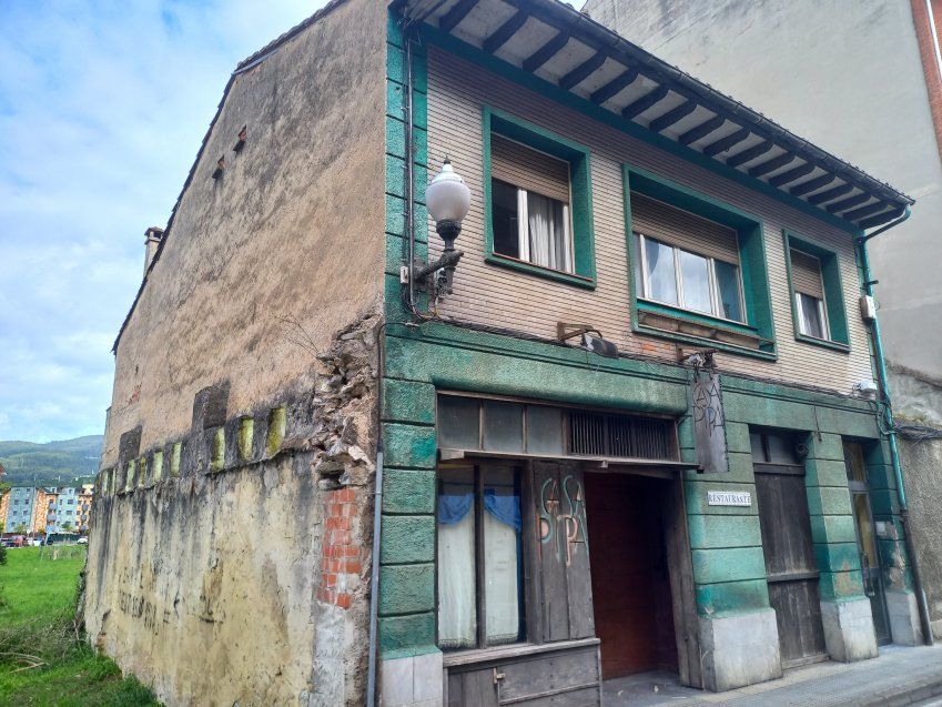Edificio en el casco urbano de VILLAVICIOSA  (LOC