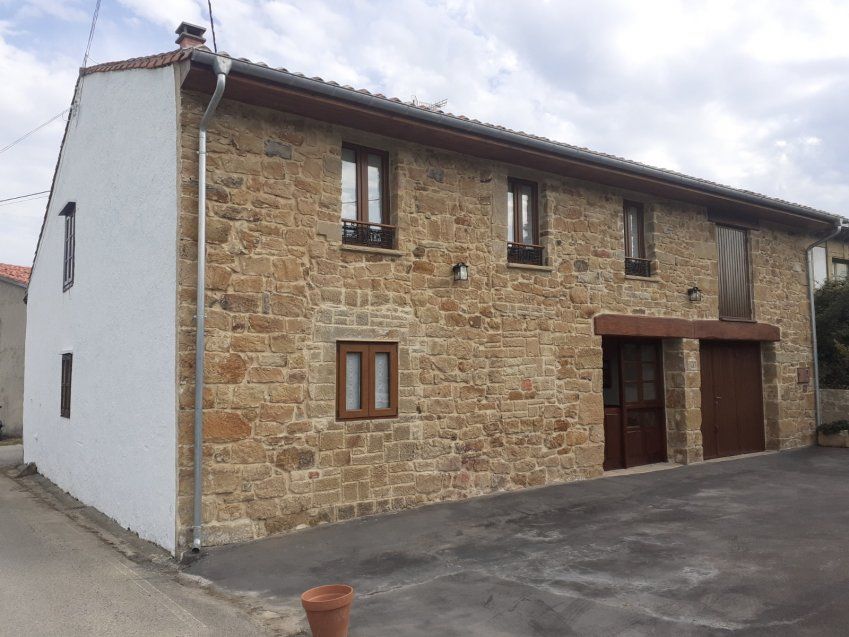 Casa de piedra reformada en Oles   VILLAVICIOSA  (ALQ