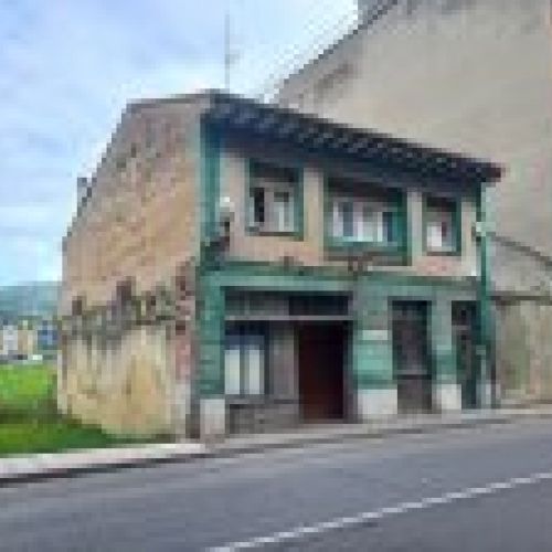 Edificio en el casco urbano de VILLAVICIOSA  (LOC