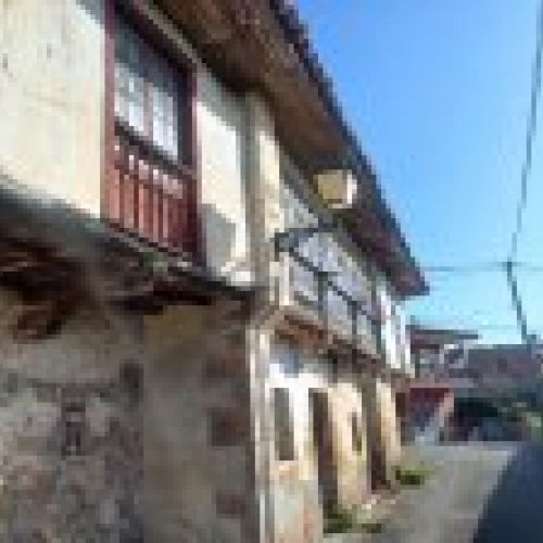 Casa de piedra para rehabilitar en Santolaya de CABRANES  (REAB