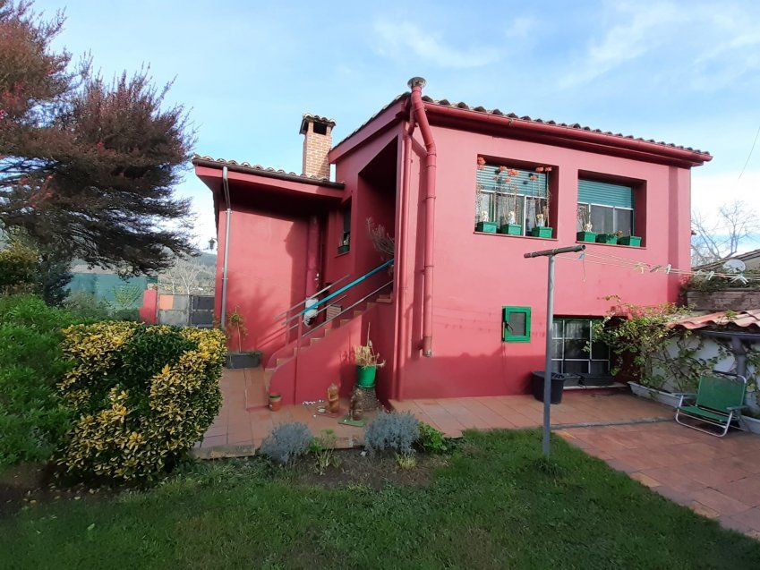 Casa 2 plantas a 2kms