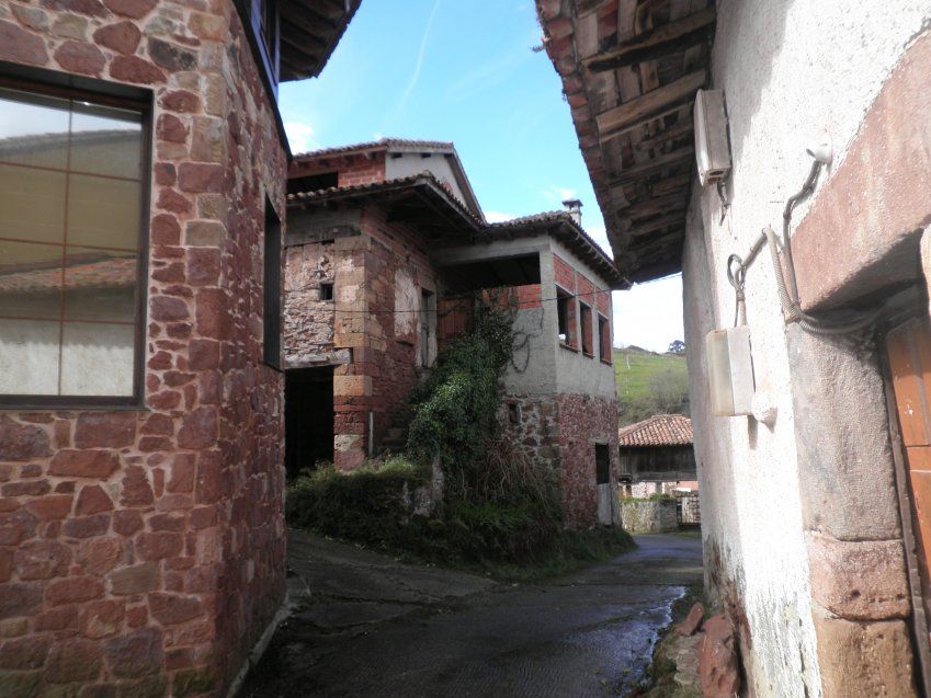 Casa de piedra semi rehabilitada en VILLAVICIOSA (REAB
