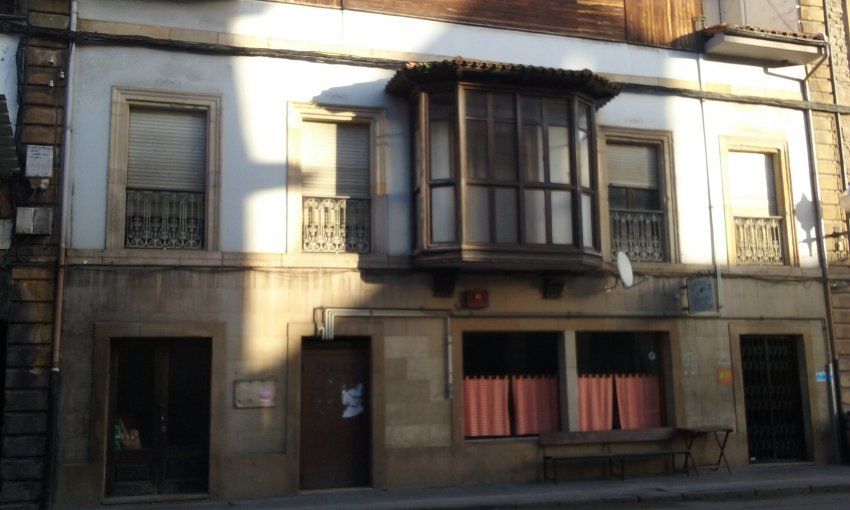 Edificio con Local Comercial funcionando en Villaviciosa