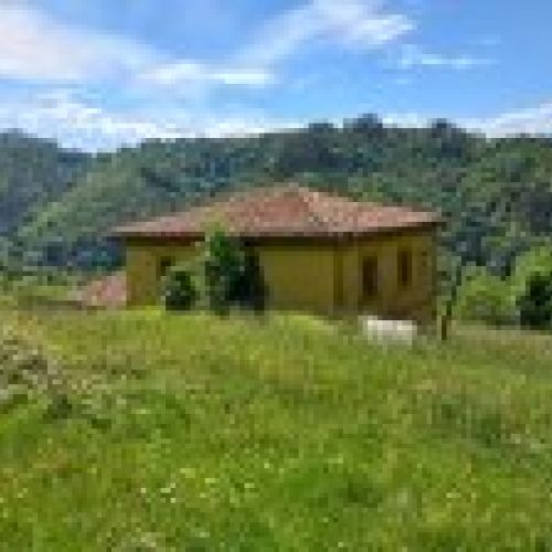Casa de piedra independiente para reformar en CABRANES  (REAB
