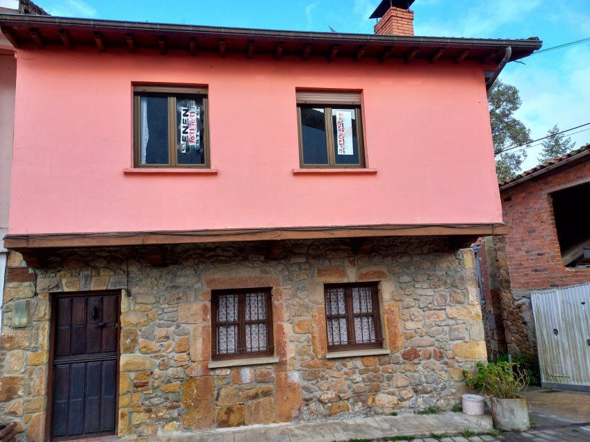 Casa de piedra en Torazo   CABRANES  (CAS