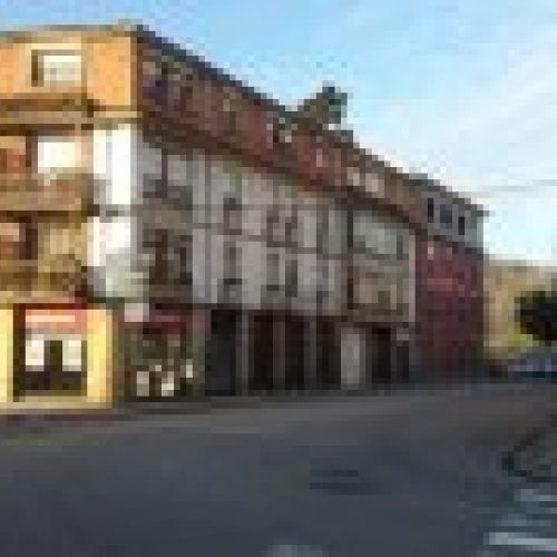 Edificio con Local Comercial funcionando en Villaviciosa