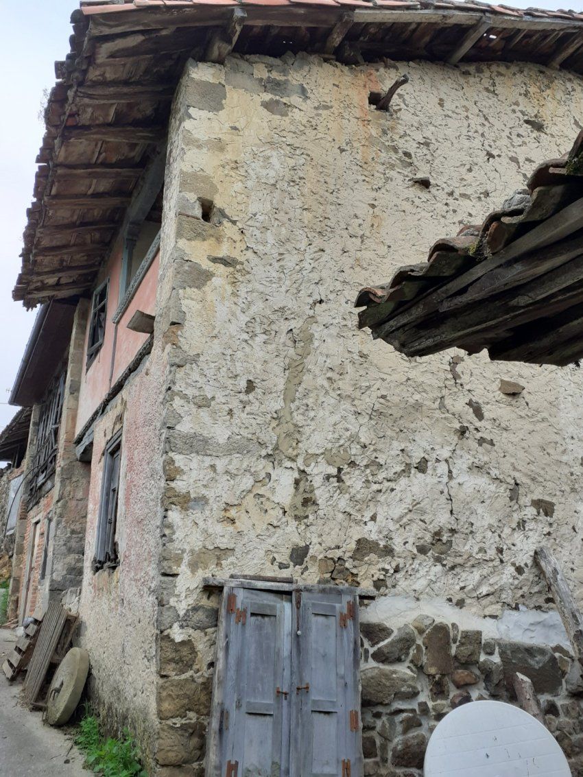 Casa de piedra y Cuadra para rehabilitar en CABRANES  (REAB