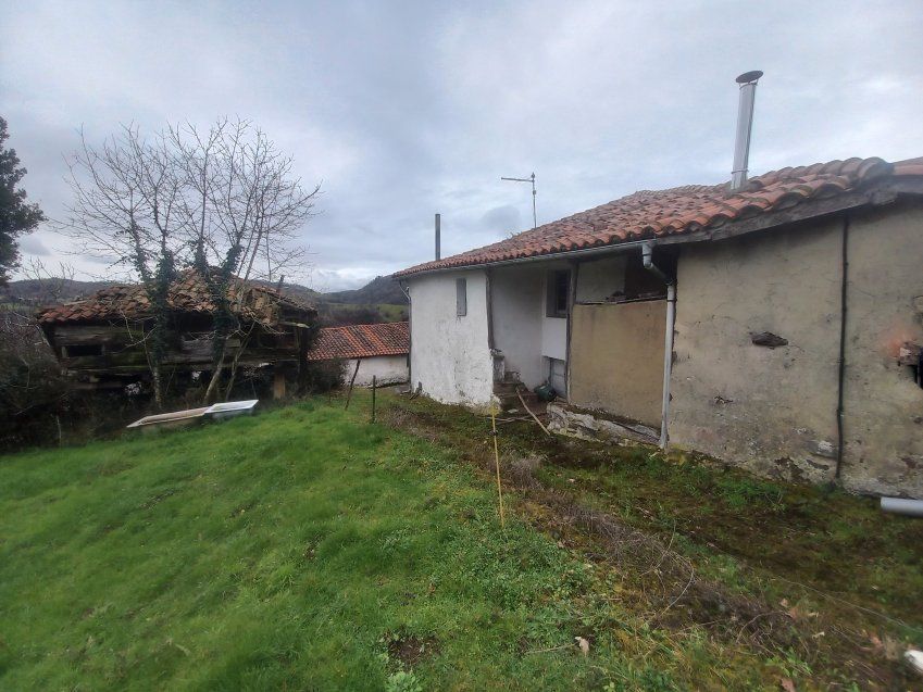 Casa de piedra para Reformar en CABRANES  (REAB