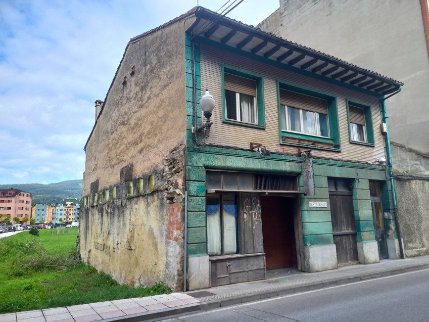 Edificio en el casco urbano de VILLAVICIOSA  (LOC