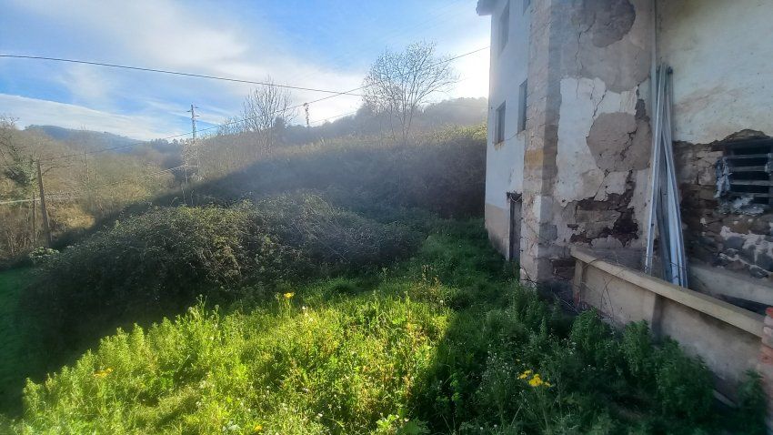 Casa de piedra para rehabilitar en CABRANES (REAB.0182)