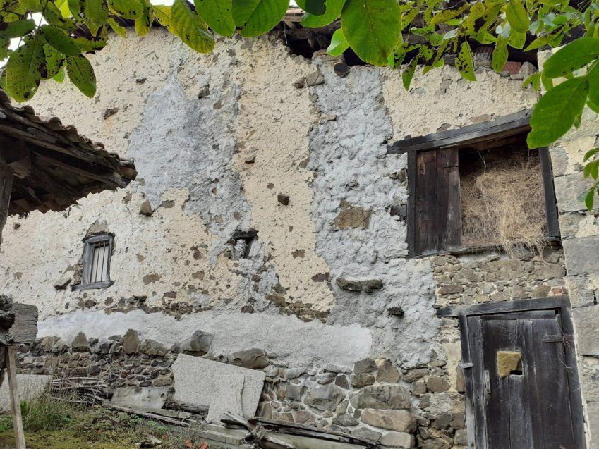 Casa de piedra y Cuadra para rehabilitar en CABRANES  (REAB