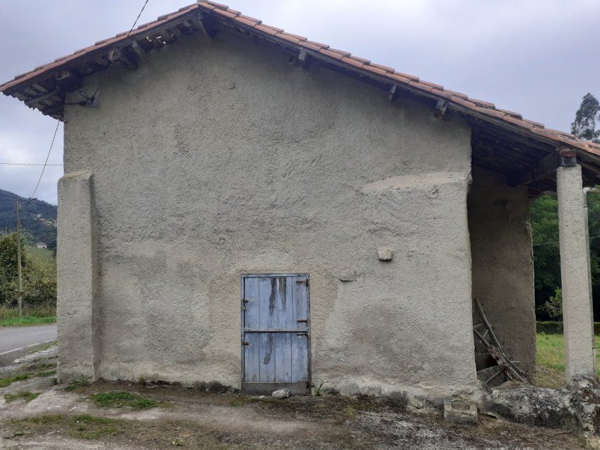 Finca edificable y Cuadra en CABRANES  (FIN