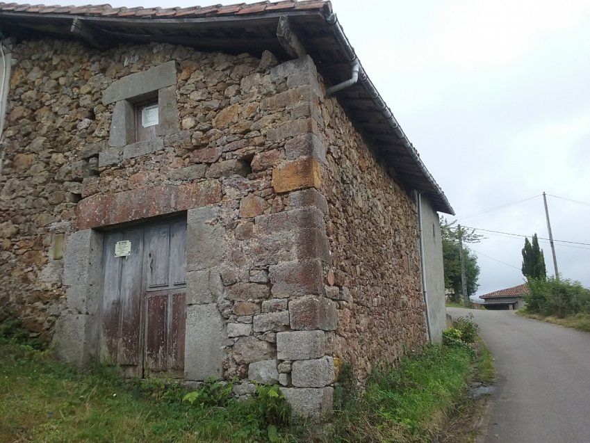 Finca Edificable y Llagar de piedra en VILLAVICIOSA  (FIN