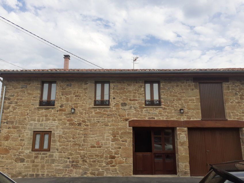 Casa de piedra reformada en Oles   VILLAVICIOSA  (ALQ