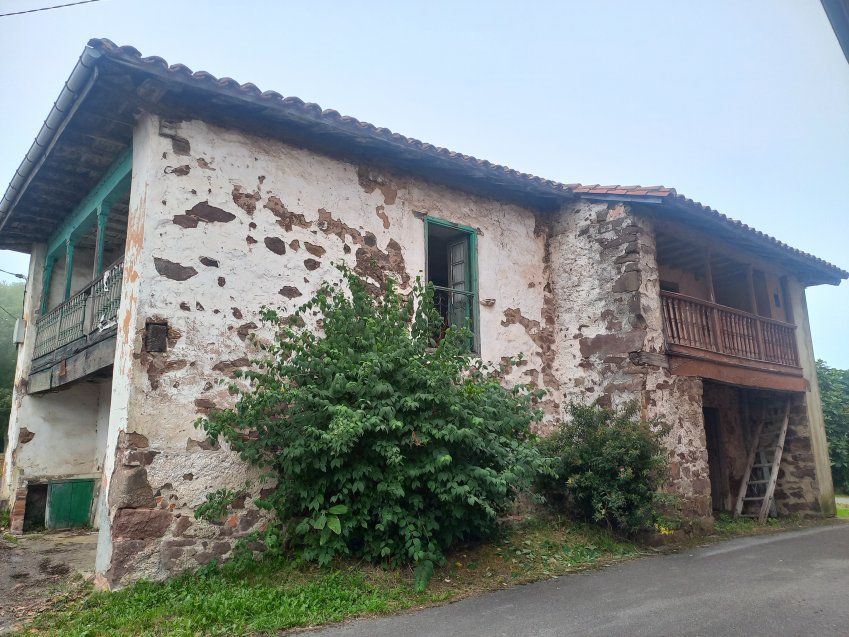 Casa de piedra independiente para rehabilitar en VILLAVICIOSA (REAB