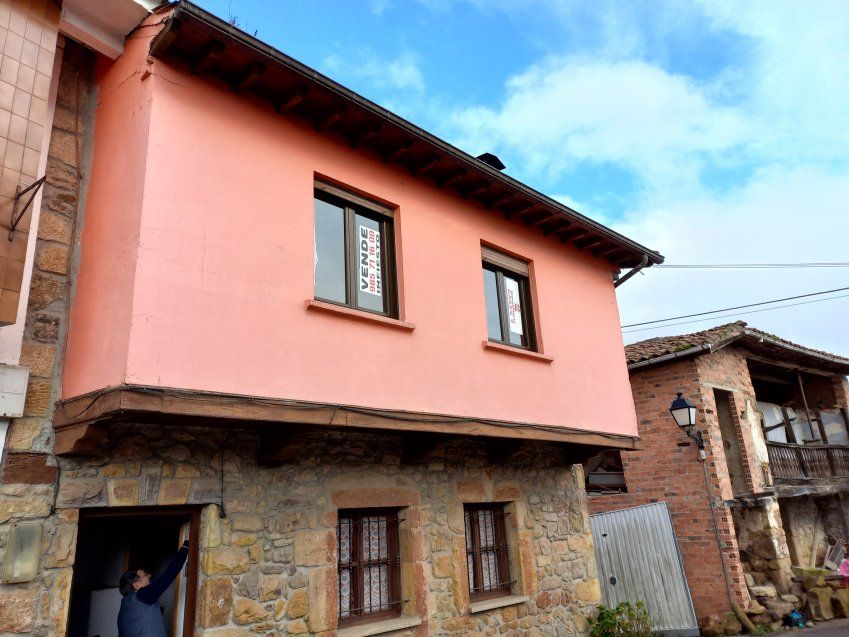 Casa de piedra en Torazo   CABRANES  (CAS