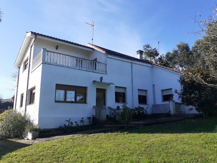 Casa independiente de superficie 180m2. en Oles (VILLAVICIOSA) (ALQ.0121)