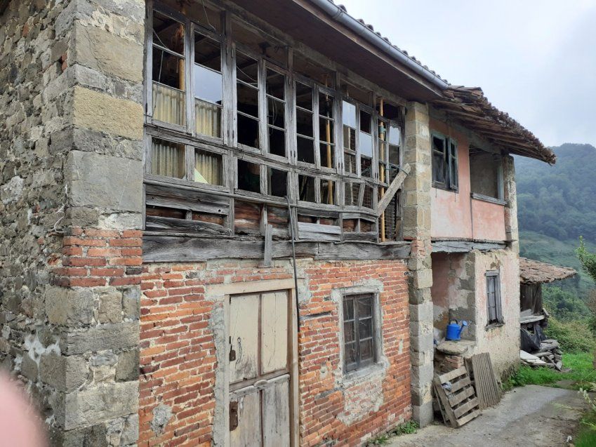 Casa de piedra y Cuadra para rehabilitar en CABRANES  (REAB