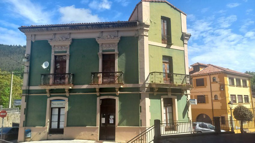 Edificio en el centro de Infiesto  (los