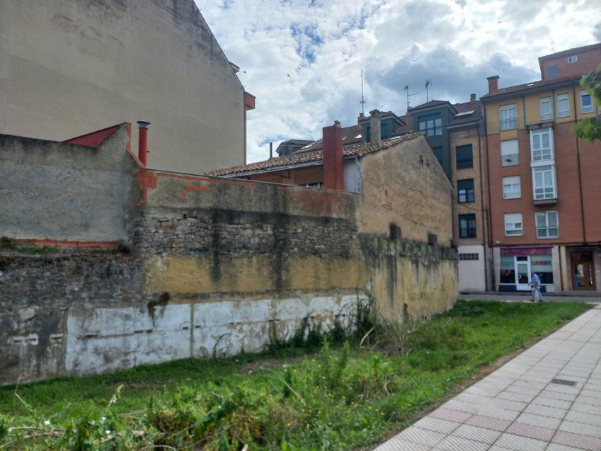 Edificio en el casco urbano de VILLAVICIOSA  (LOC