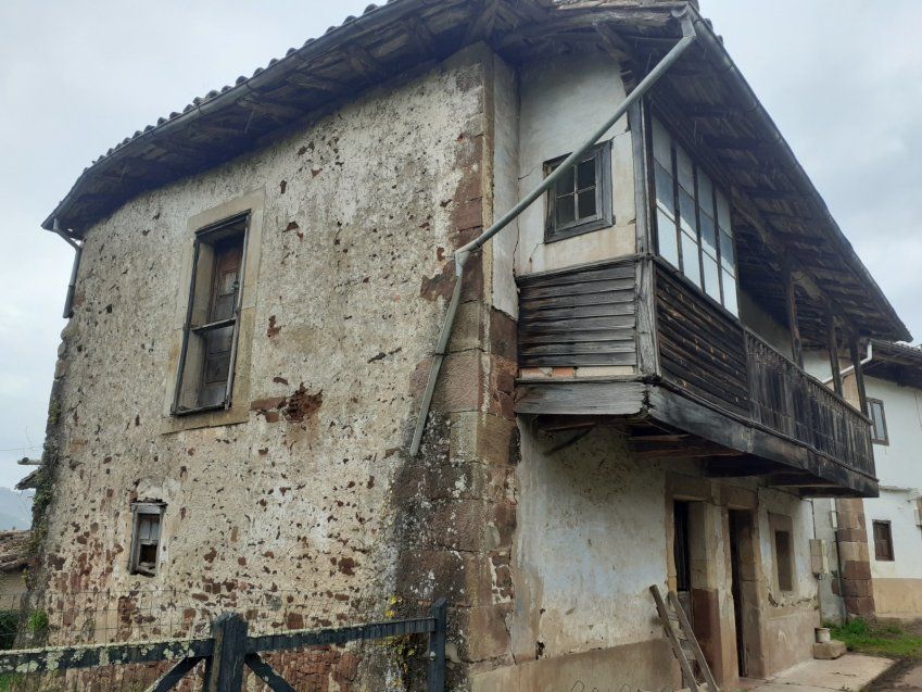 Casa de piedra para rehabilitar en VILLAVICIOSA  (REAB