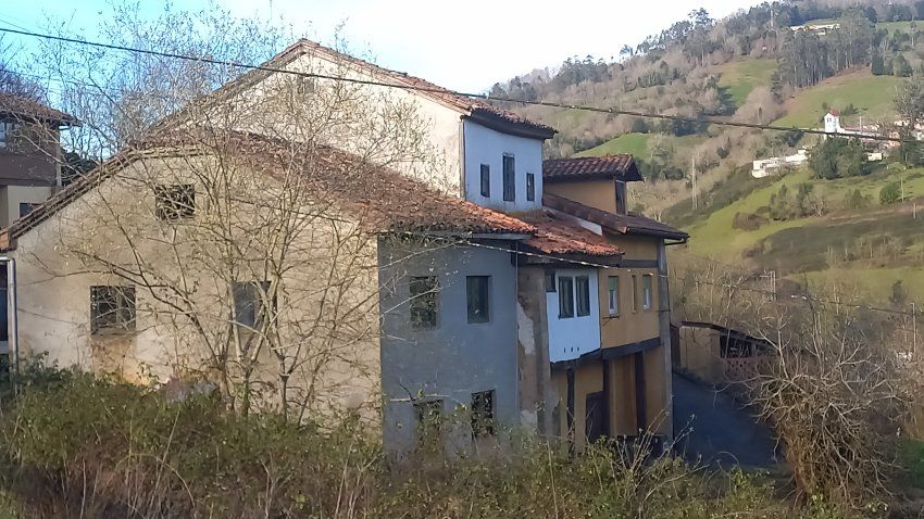 Casa de piedra para rehabilitar en CABRANES (REAB.0182)