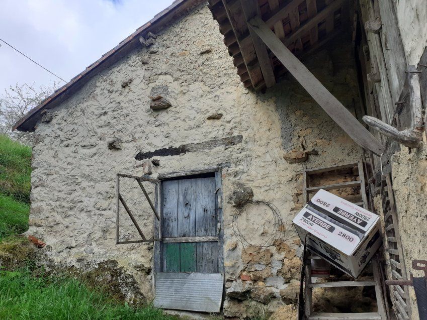 Casa de piedra para rehabilitar en PILOÑA  (REAB