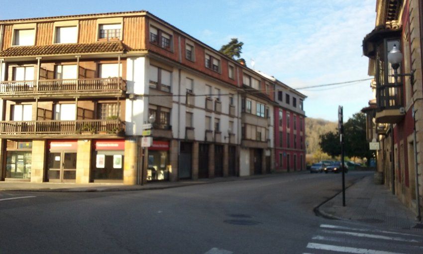 Edificio con Local Comercial funcionando en Villaviciosa