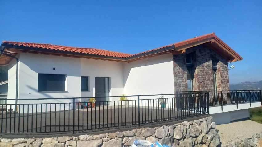 Casa independiente de nueva construcción en Zona El Puntal  (CAS