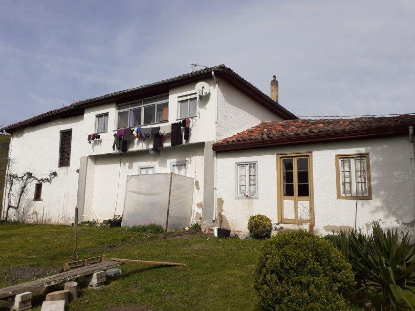 Casa de piedra para rehabilitar con Cuadra y Tenada en CABRANES (REAB