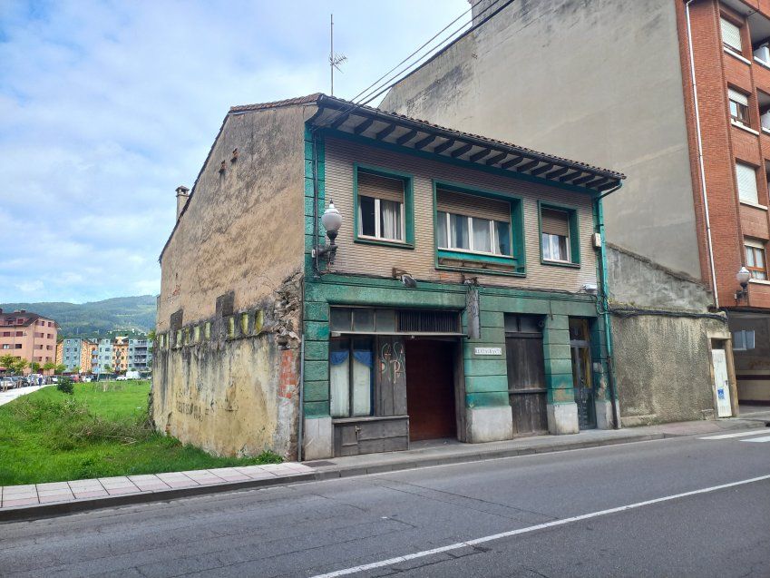 Edificio en el casco urbano de VILLAVICIOSA  (LOC