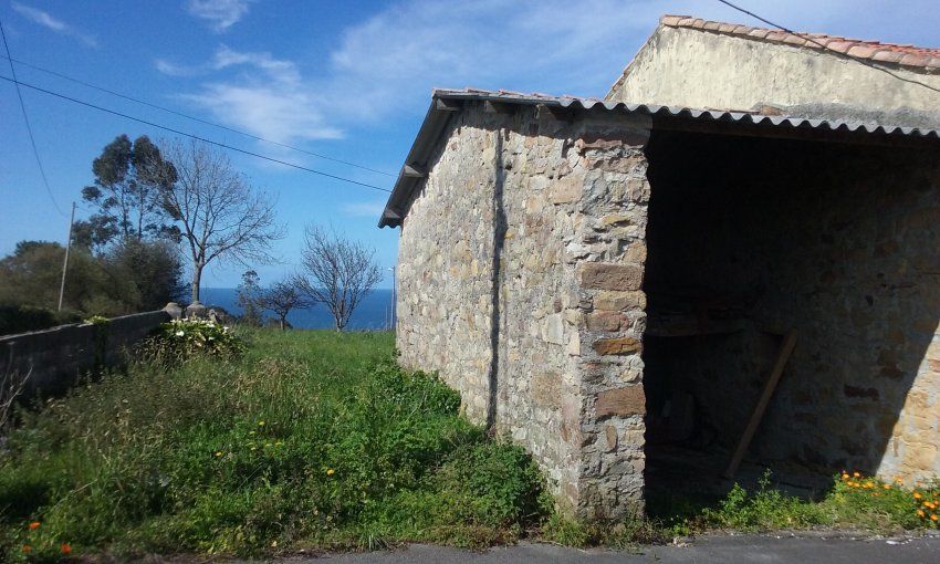 Casa de piedra independiente en TAZONES-VILLAVICIOSA (REAB.0131)