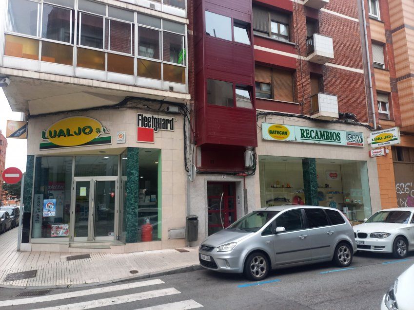 Local comercial céntrico con Almacén y Oficinas en GIJÓN  (LOC