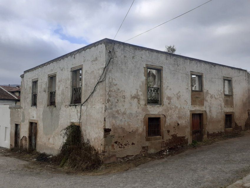Casona de piedra para rehabilitar en Amandi   VILLAVICIOSA  (REAB