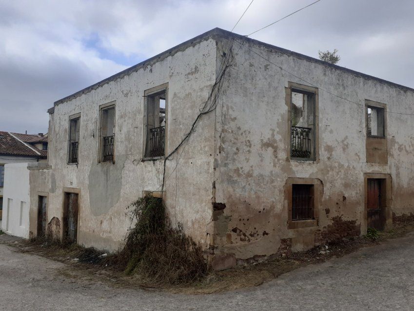 Casona de piedra para rehabilitar en Amandi   VILLAVICIOSA  (REAB