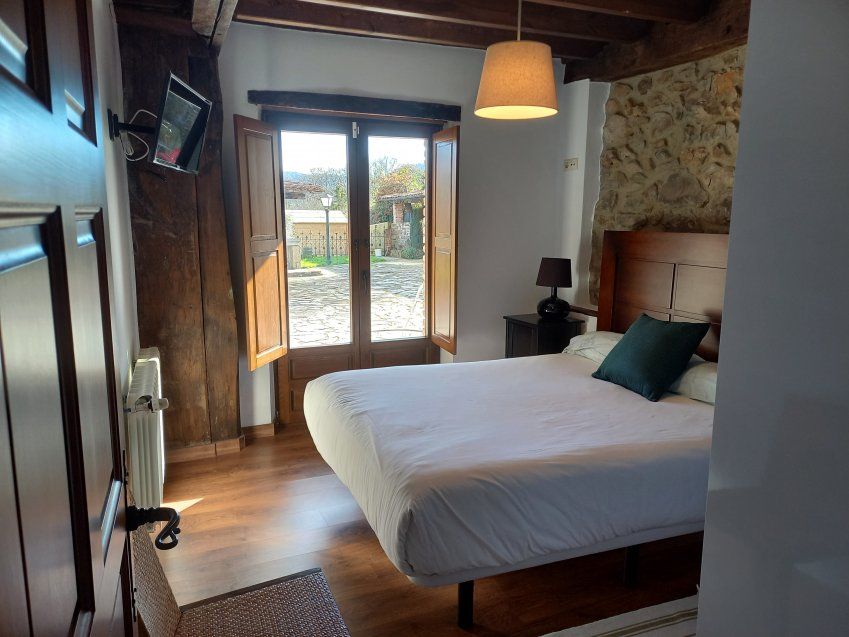 Casona de piedra rehabilitada en CABRANES  (CAS