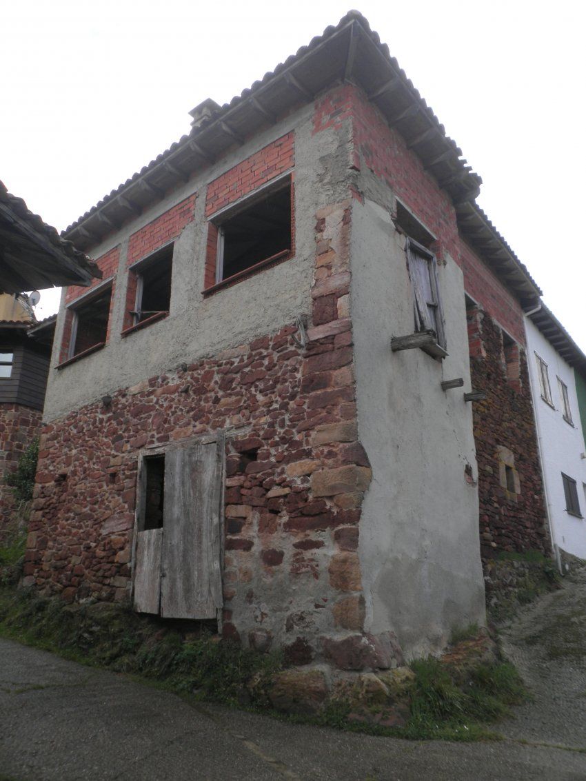 Casa de piedra semi-rehabilitada en VILLAVICIOSA (REAB.0132)